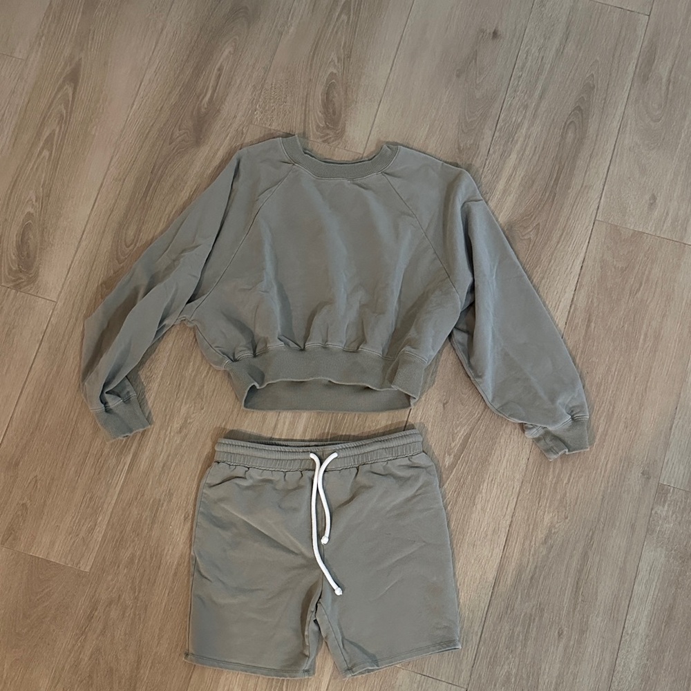 Green Sweatshirt and Shorts Set